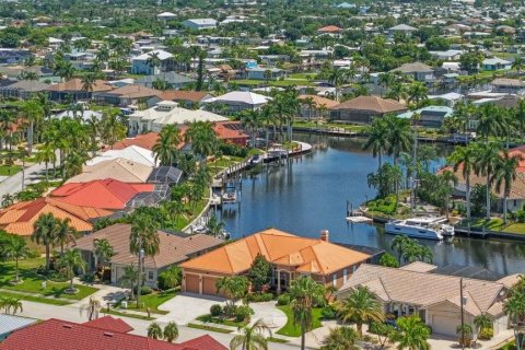 House in Punta Gorda, Florida 3 bedrooms, 256.69 sq.m. № 2425264 - photo 30