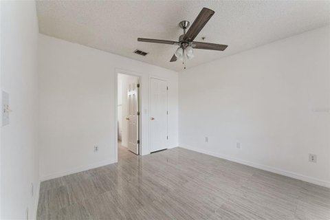 Condo in Apopka, Florida, 3 bedrooms  № 2395934 - photo 13