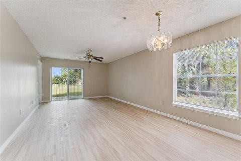 Condo in Apopka, Florida, 3 bedrooms  № 2395934 - photo 2