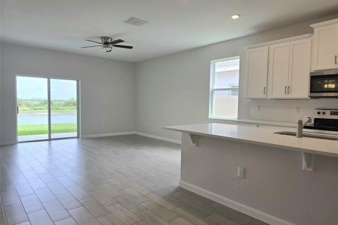 House in Haines City, Florida 4 bedrooms, 195.09 sq.m. № 2266972 - photo 9