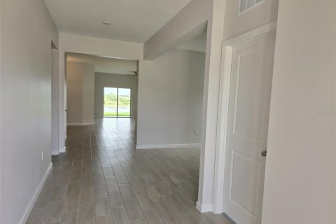 House in Haines City, Florida 4 bedrooms, 195.09 sq.m. № 2266972 - photo 4