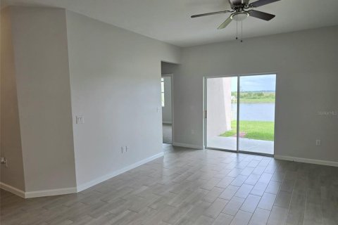 House in Haines City, Florida 4 bedrooms, 195.09 sq.m. № 2266972 - photo 14
