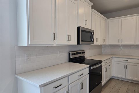 House in Haines City, Florida 4 bedrooms, 195.09 sq.m. № 2266972 - photo 13