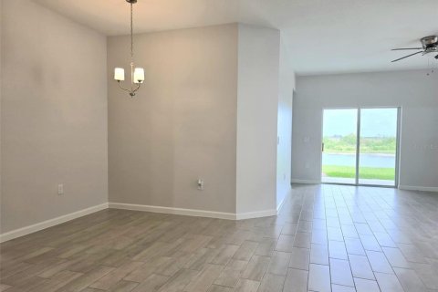 House in Haines City, Florida 4 bedrooms, 195.09 sq.m. № 2266972 - photo 8