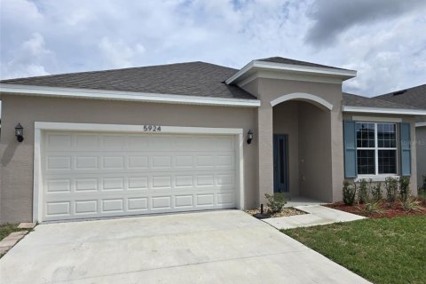 House in Haines City, Florida 4 bedrooms, 195.09 sq.m. № 2266972 - photo 2