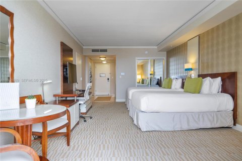 Condo in Sunny Isles Beach, Florida № 1990431 - photo 18