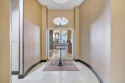 Condo in Sunny Isles Beach, Florida № 1990431 - photo 2