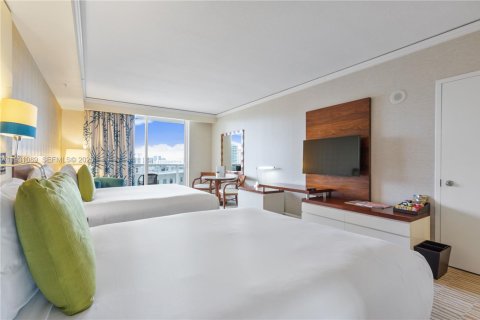 Condo in Sunny Isles Beach, Florida № 1990431 - photo 13