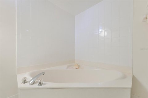 Condo in Port Orange, Florida, 2 bedrooms  № 1805604 - photo 23