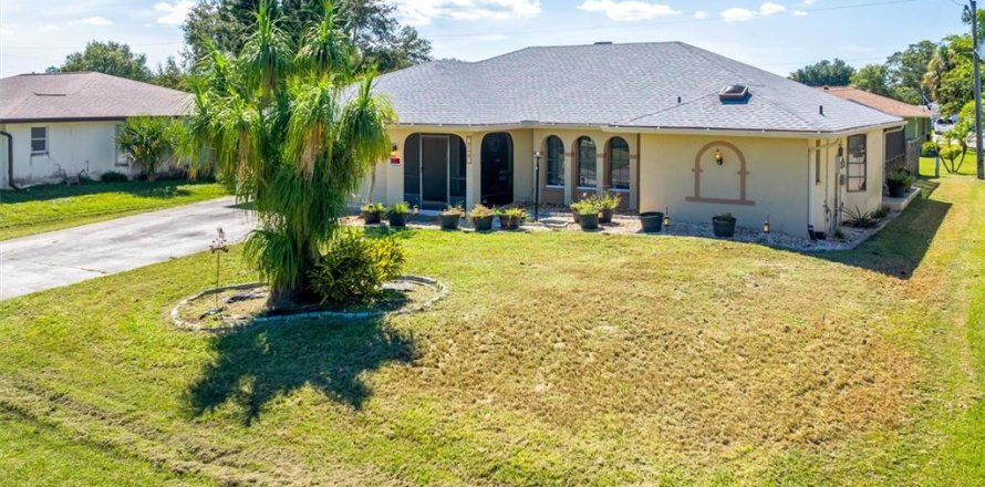 Villa ou maison à Port Charlotte, Floride 3 chambres, 173.45 m2 № 2391145
