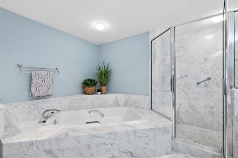 Copropriété à vendre à Longboat Key, Floride: 3 chambres, 262.91 m2 № 1568148 - photo 27