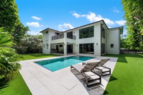 House in South Miami, Florida 5 bedrooms, 397.99 sq.m. № 2392974