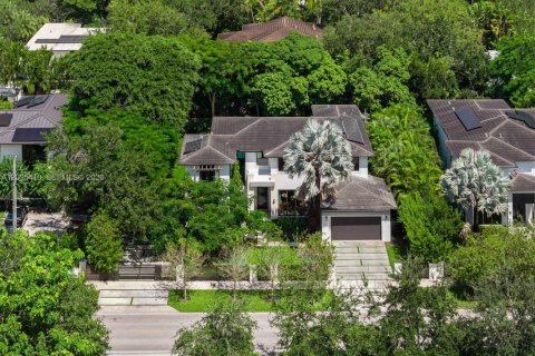 House in South Miami, Florida 5 bedrooms, 397.99 sq.m. № 2392974 - photo 21