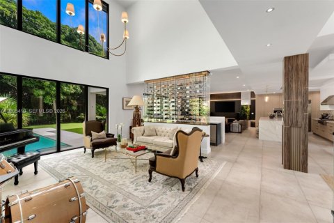 House in South Miami, Florida 5 bedrooms, 397.99 sq.m. № 2392974 - photo 3