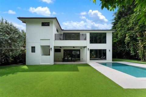 House in South Miami, Florida 5 bedrooms, 397.99 sq.m. № 2392974 - photo 18