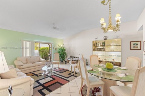 Купить таунхаус в Пемброк-Пайнс, Флорида 2 спальни, 90.3м2, № 1927296 - фото 7