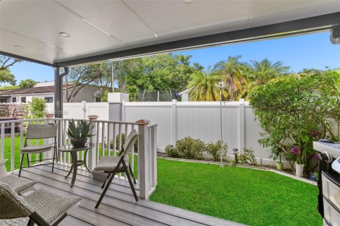 Купить таунхаус в Пемброк-Пайнс, Флорида 2 спальни, 90.3м2, № 1927296 - фото 27