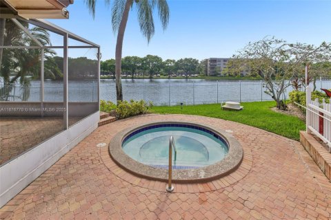 Купить таунхаус в Пемброк-Пайнс, Флорида 2 спальни, 90.3м2, № 1927296 - фото 29