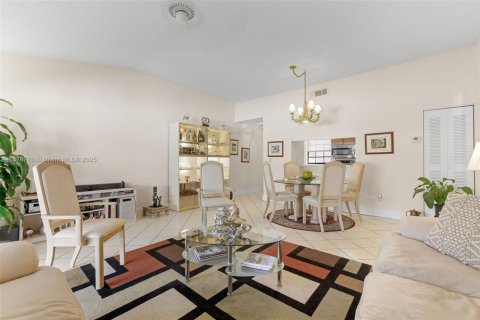 Купить таунхаус в Пемброк-Пайнс, Флорида 2 спальни, 90.3м2, № 1927296 - фото 8