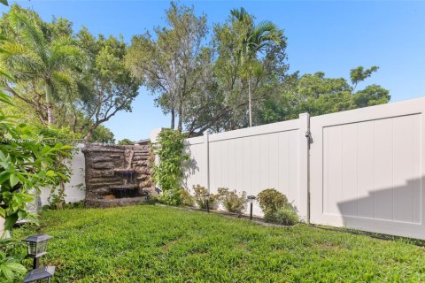 Купить таунхаус в Пемброк-Пайнс, Флорида 2 спальни, 90.3м2, № 1927296 - фото 26