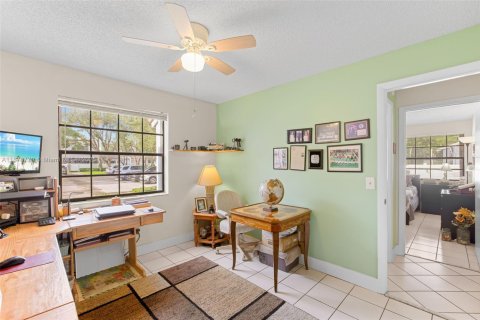 Купить таунхаус в Пемброк-Пайнс, Флорида 2 спальни, 90.3м2, № 1927296 - фото 20