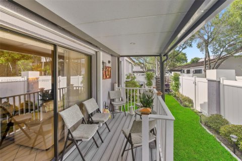 Купить таунхаус в Пемброк-Пайнс, Флорида 2 спальни, 90.3м2, № 1927296 - фото 24