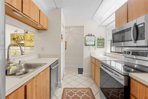 Купить таунхаус в Пемброк-Пайнс, Флорида 2 спальни, 90.3м2, № 1927296 - фото 11