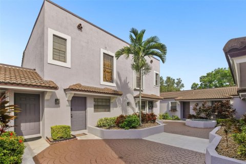 Купить таунхаус в Пемброк-Пайнс, Флорида 2 спальни, 90.3м2, № 1927296 - фото 2