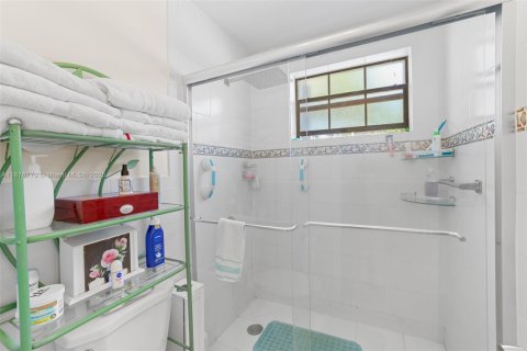 Купить таунхаус в Пемброк-Пайнс, Флорида 2 спальни, 90.3м2, № 1927296 - фото 18