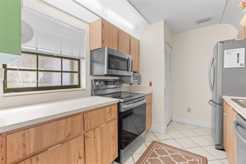 Купить таунхаус в Пемброк-Пайнс, Флорида 2 спальни, 90.3м2, № 1927296 - фото 9