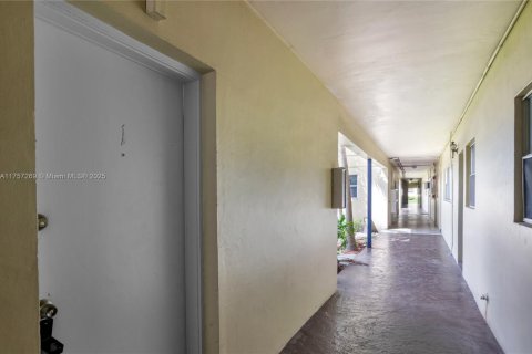 Copropriété à vendre à North Miami, Floride: 2 chambres, 110.18 m2 № 2016009 - photo 24
