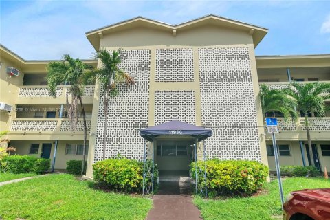 Copropriété à vendre à North Miami, Floride: 2 chambres, 110.18 m2 № 2016009 - photo 21