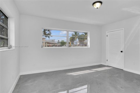 Copropriété à vendre à North Miami, Floride: 2 chambres, 110.18 m2 № 2016009 - photo 9