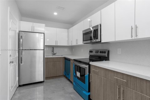 Condo à North Miami, Floride, 2 chambres  № 2016009