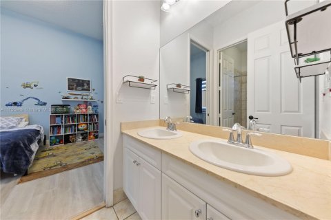 House in Cooper City, Florida 4 bedrooms, 215.53 sq.m. № 1705633 - photo 24