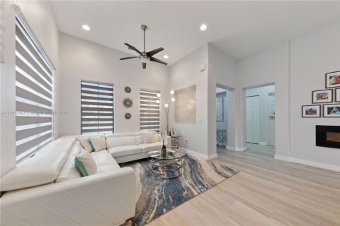House in Cooper City, Florida 4 bedrooms, 215.53 sq.m. № 1705633 - photo 10