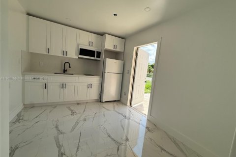 Снять в аренду коммерческую недвижимость в Майами, Флорида 1 спальня, 37.16м2, № 1966141 - фото 5