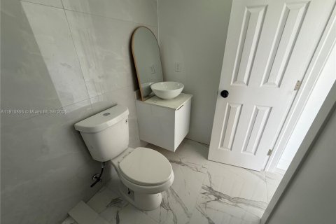 Снять в аренду коммерческую недвижимость в Майами, Флорида 1 спальня, 37.16м2, № 1966141 - фото 21