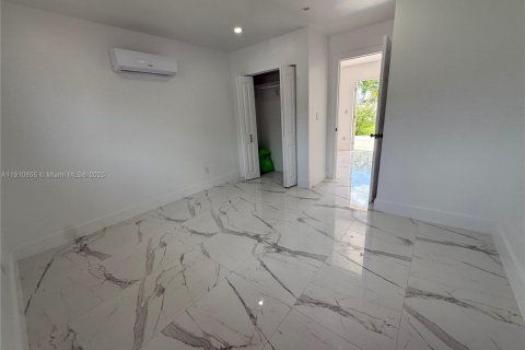 Снять в аренду коммерческую недвижимость в Майами, Флорида 1 спальня, 37.16м2, № 1966141 - фото 10