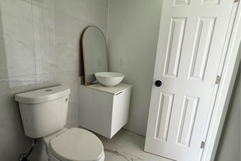 Снять в аренду коммерческую недвижимость в Майами, Флорида 1 спальня, 37.16м2, № 1966141 - фото 19