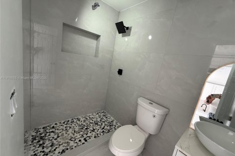 Снять в аренду коммерческую недвижимость в Майами, Флорида 1 спальня, 37.16м2, № 1966141 - фото 17