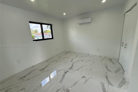 Снять в аренду коммерческую недвижимость в Майами, Флорида 1 спальня, 37.16м2, № 1966141 - фото 11