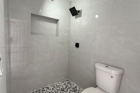 Снять в аренду коммерческую недвижимость в Майами, Флорида 1 спальня, 37.16м2, № 1966141 - фото 16