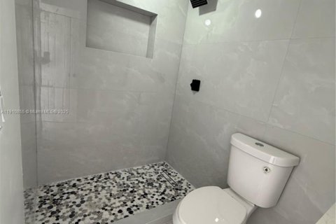 Снять в аренду коммерческую недвижимость в Майами, Флорида 1 спальня, 37.16м2, № 1966141 - фото 23