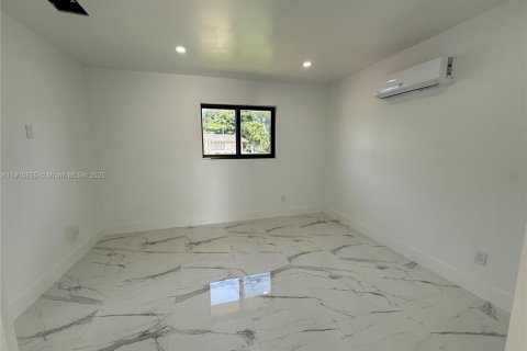 Снять в аренду коммерческую недвижимость в Майами, Флорида 1 спальня, 37.16м2, № 1966141 - фото 14