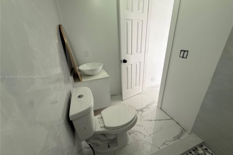 Снять в аренду коммерческую недвижимость в Майами, Флорида 1 спальня, 37.16м2, № 1966141 - фото 22