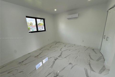 Снять в аренду коммерческую недвижимость в Майами, Флорида 1 спальня, 37.16м2, № 1966141 - фото 9