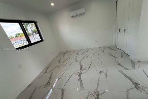 Снять в аренду коммерческую недвижимость в Майами, Флорида 1 спальня, 37.16м2, № 1966141 - фото 28