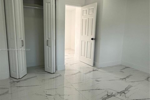 Снять в аренду коммерческую недвижимость в Майами, Флорида 1 спальня, 37.16м2, № 1966141 - фото 7