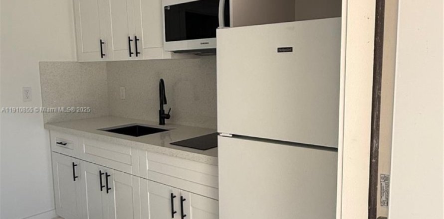 Коммерческая недвижимость в Майами, Флорида 1 спальня, 37.16м2 № 1966141